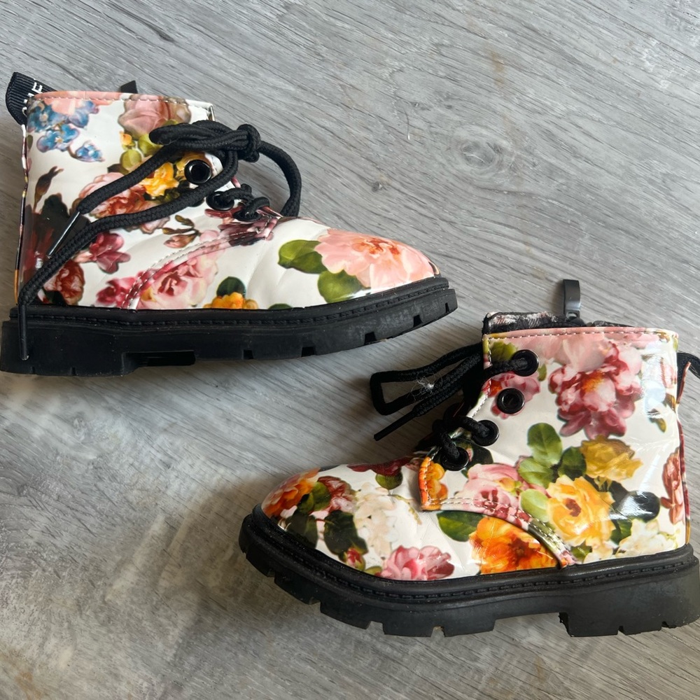 Toddler girls size 5 floral combat boots.